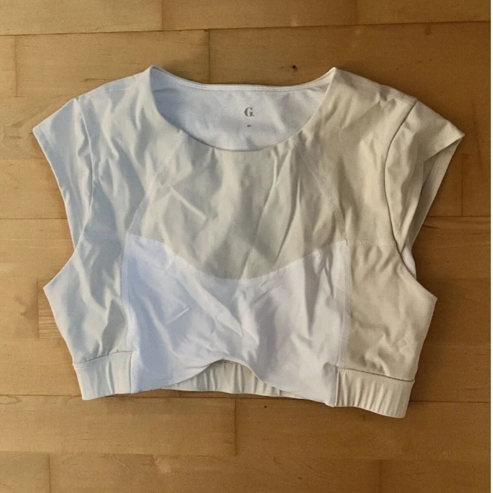 G. Label by GOOP Cutout Longline Crop Top Sports - Small.